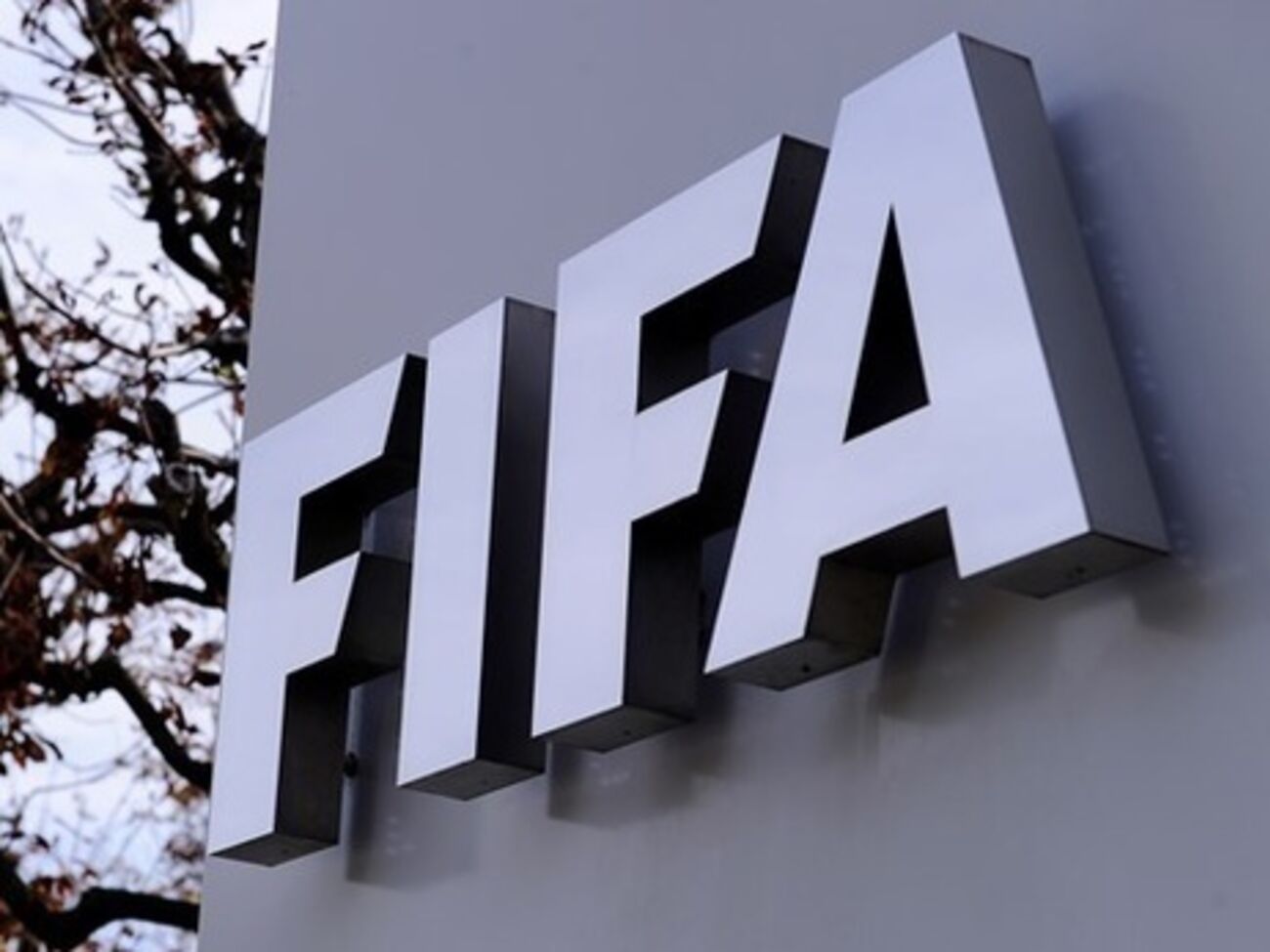 Задержанных чиновников ФИФА подозревают во взятках, исчисляемых миллионами долларов
