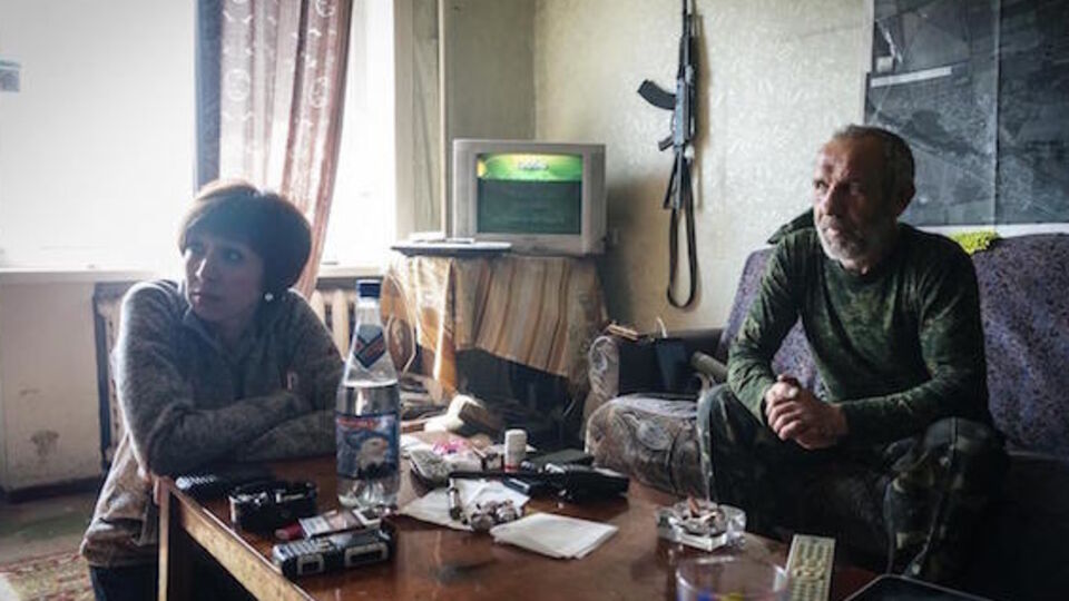 Автор фильма Шахида Тулаганова записывала интервью с людьми, сражавшимися по разные стороны баррикад