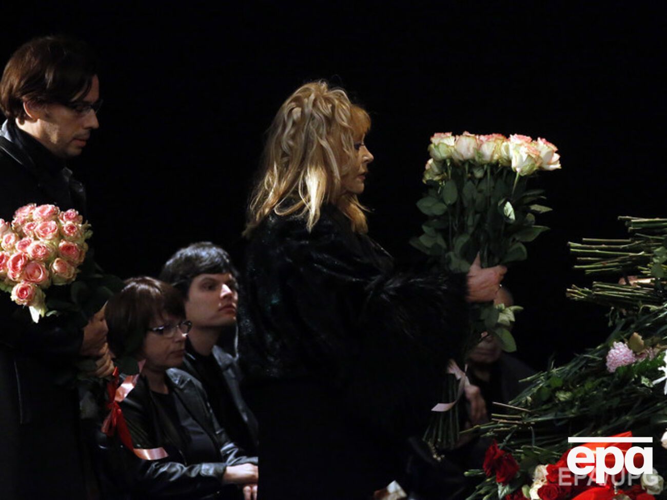 Советская и российская певица Алла Пугачева с супругом, артистом Максимом Галкиным на похоронах режиссера Эльдара Рязанова. Москва, 3 декабря 2015 года