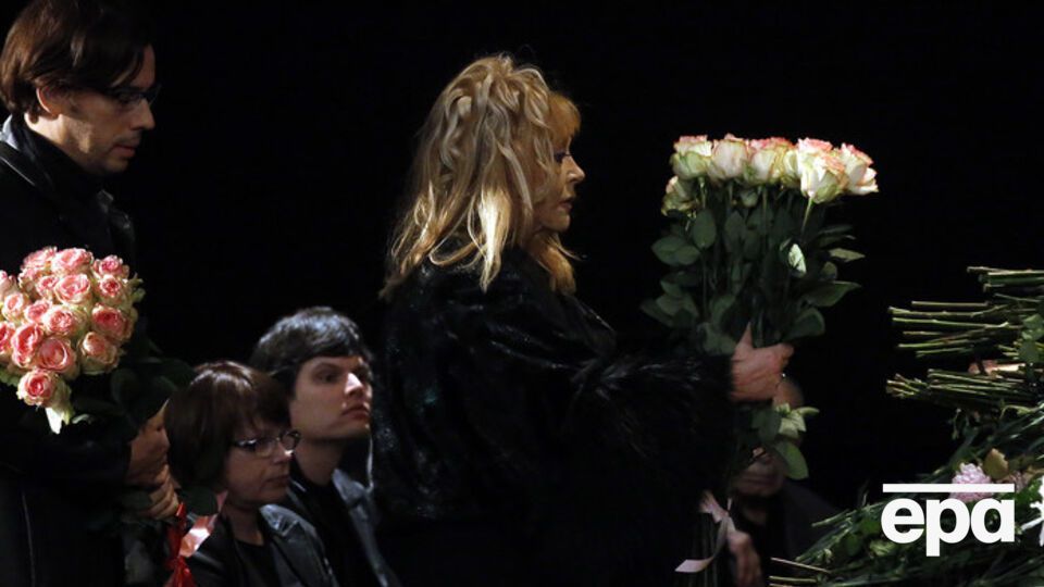 Советская и российская певица Алла Пугачева с супругом, артистом Максимом Галкиным на похоронах режиссера Эльдара Рязанова. Москва, 3 декабря 2015 года