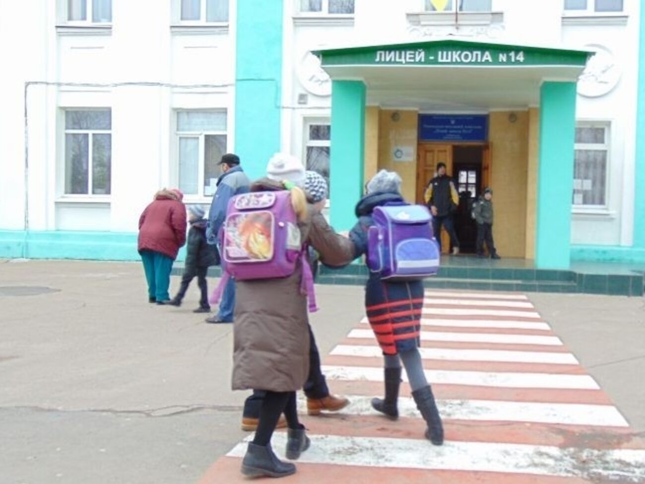 Родители не винят школу в самоубийстве дочери