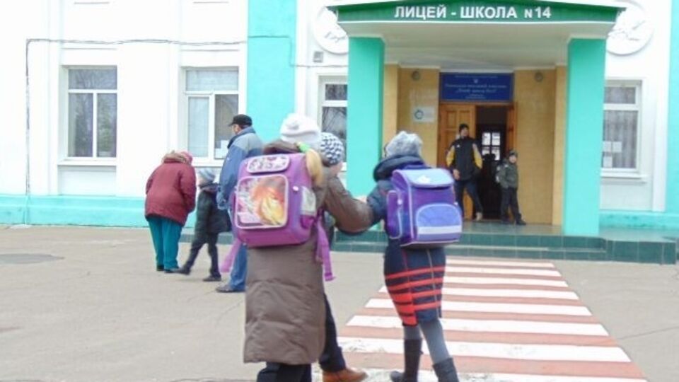 Родители не винят школу в самоубийстве дочери