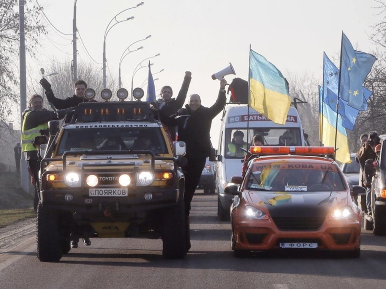 Автопробег к резиденции тогда еще президента Виктора Януковича