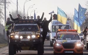 Автопробег к резиденции тогда еще президента Виктора Януковича