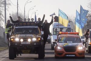 Автопробег к резиденции тогда еще президента Виктора Януковича
