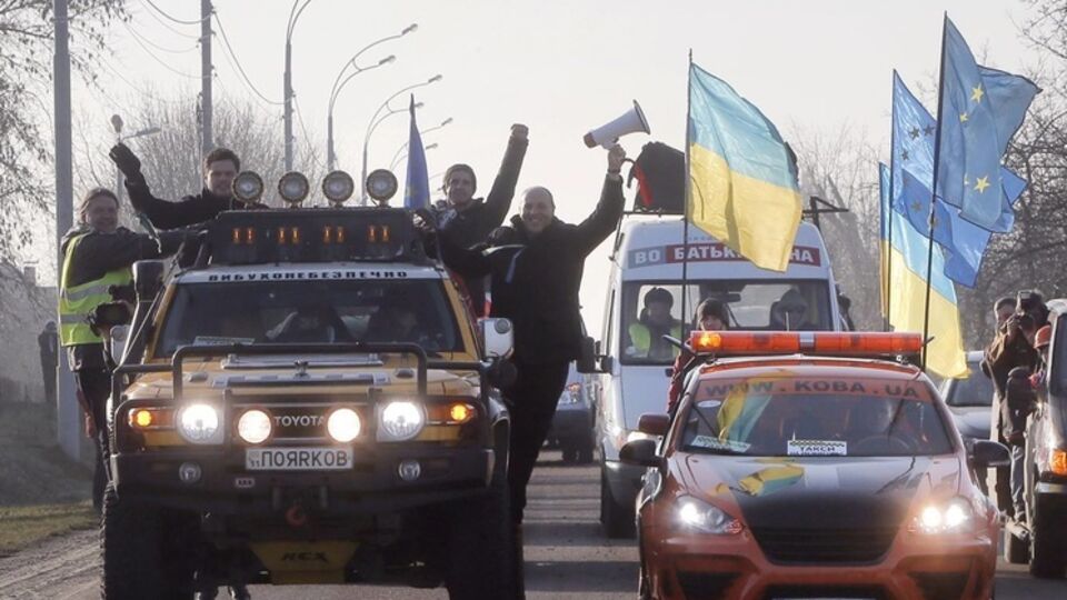 Автопробег к резиденции тогда еще президента Виктора Януковича