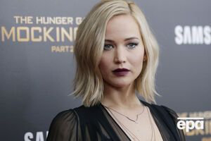 Лоуренс заранее ничего не планирует на новогоднюю ночь, но на нее всегда что-нибудь сваливается