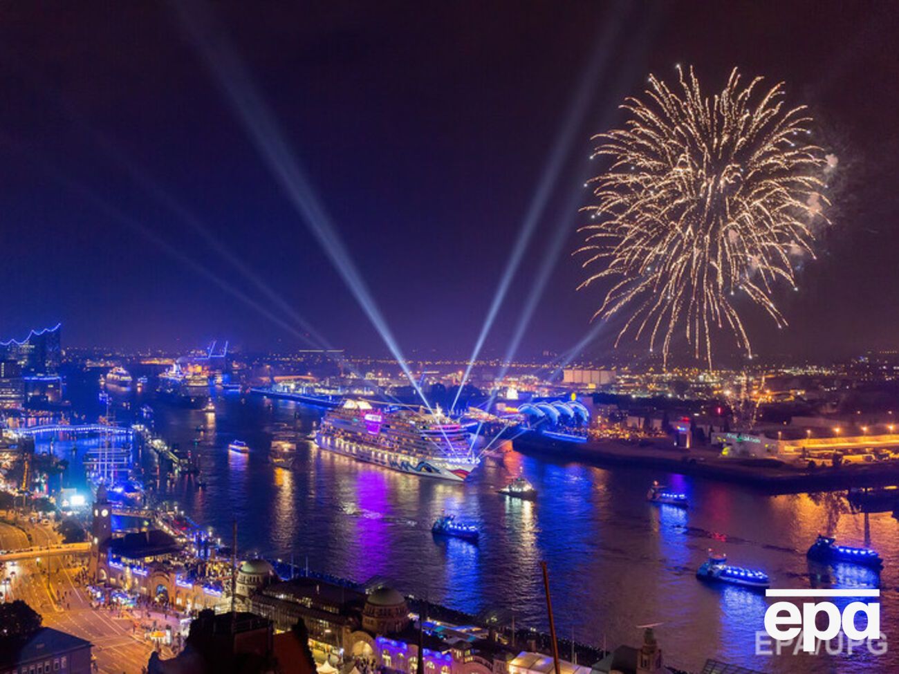 Власти Германии просят не пугать беженцев фейерверками