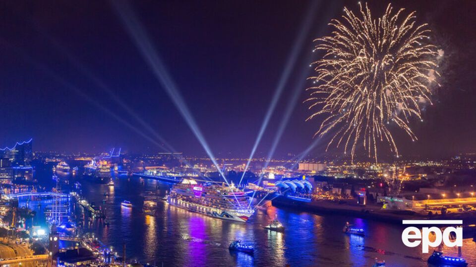 Власти Германии просят не пугать беженцев фейерверками