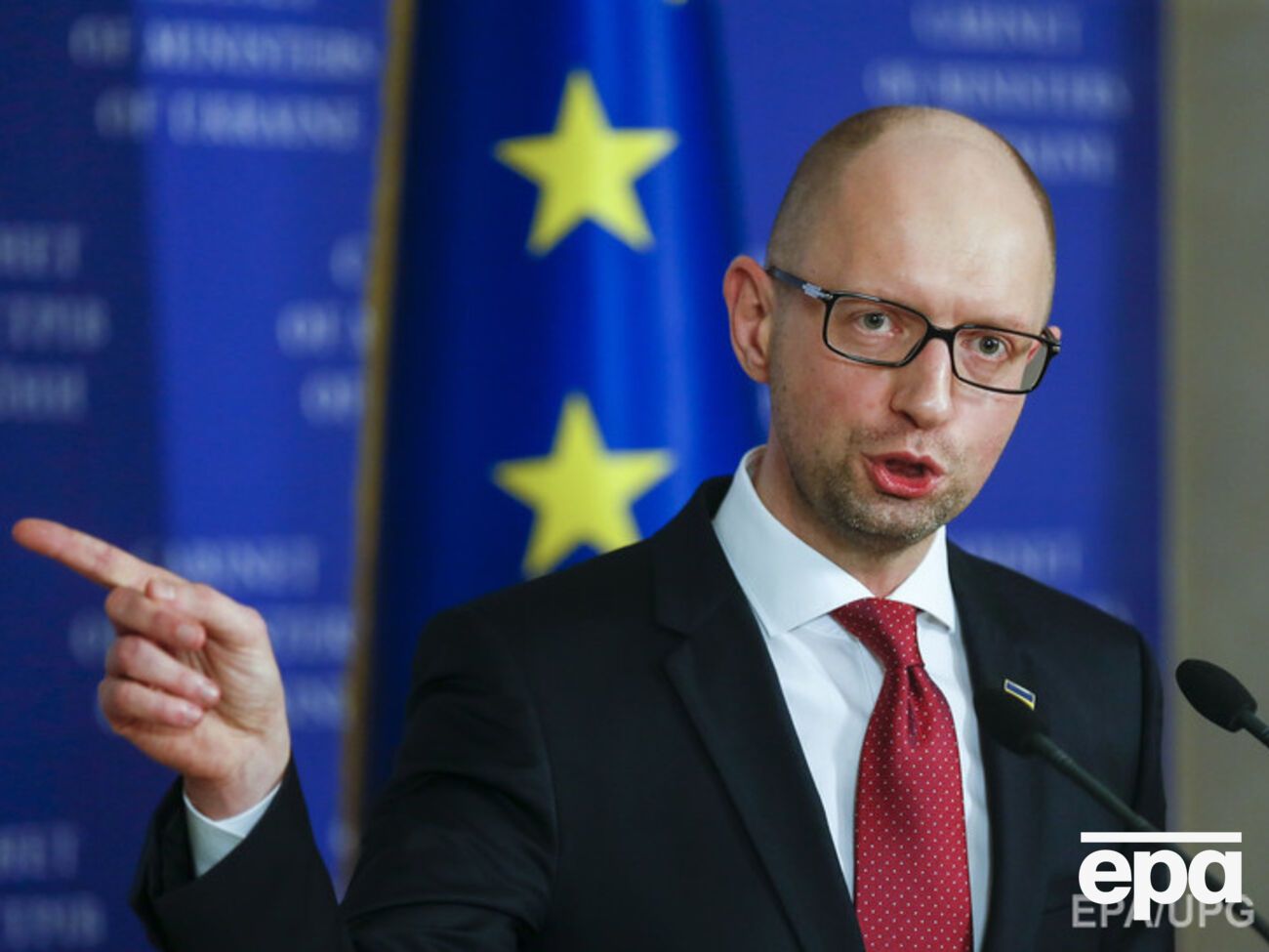 Яценюк назвал условия, при которых может быть выплачен долг РФ