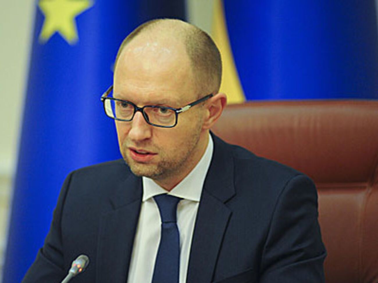 Яценюк попросил ускорить процесс выплаты январских пенсий