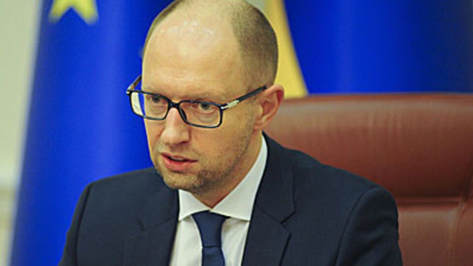 Яценюк попросил ускорить процесс выплаты январских пенсий