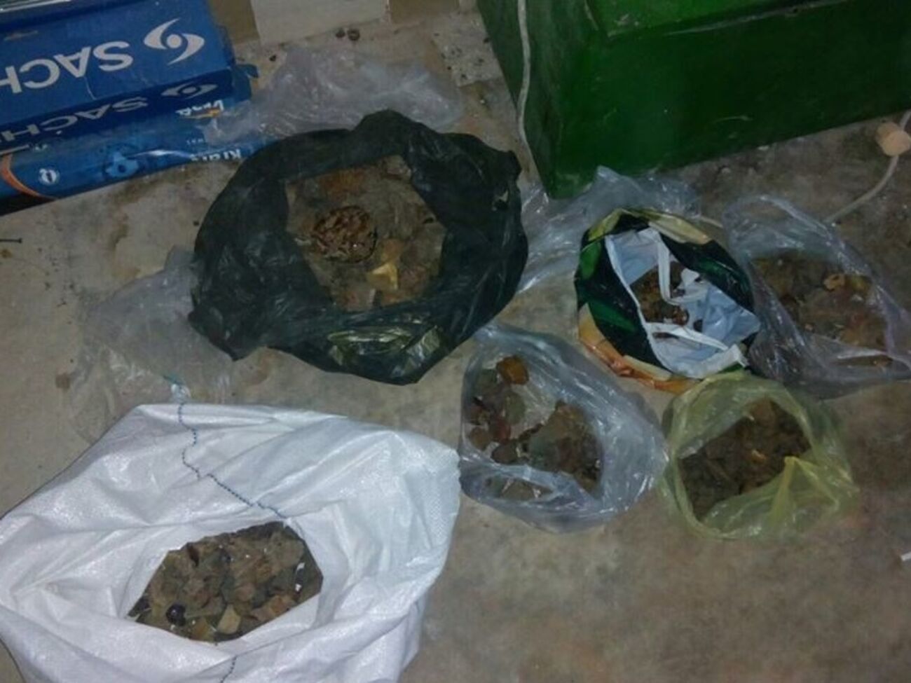 Во время обыска сотрудники СБУ обнаружили янтарь