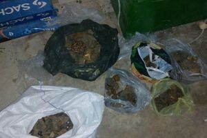 Во время обыска сотрудники СБУ обнаружили янтарь