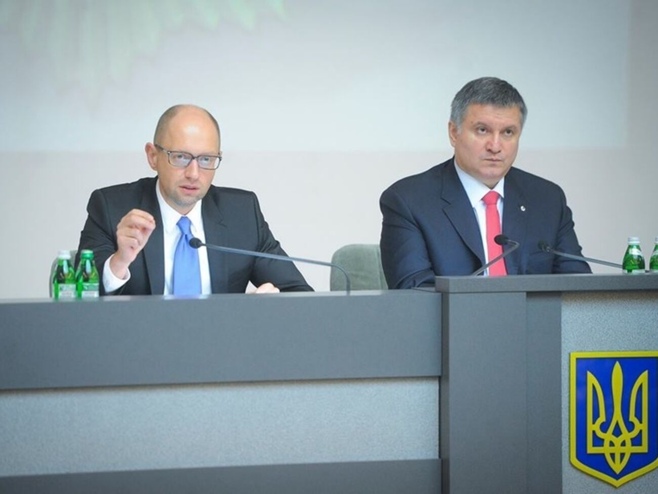 Премьер-министр Арсений Яценюк (слева) и министр внутренних дел Арсен Аваков