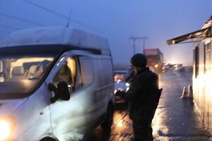 По данным Госпогранслужбы, перед КПВВ "Зайцево", "Марьинка", "Новотроицкое" и "Гнутово" уже оборудованы пункты обогрева