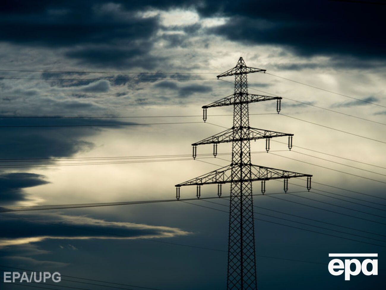 Причиной отключения ЛЭП стало падение опоры