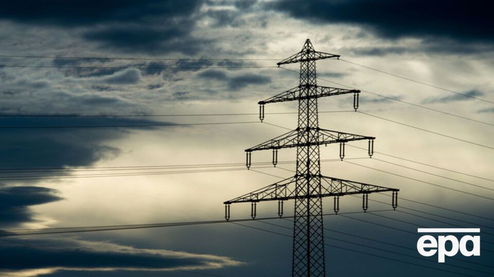 Причиной отключения ЛЭП стало падение опоры