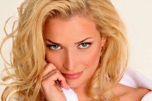 Котова: Год был разным: счастливым, прекрасным, сложным и странным. Я уже не та, что была в январе. Многое изменилось и в характере, и в жизни, и в творчестве