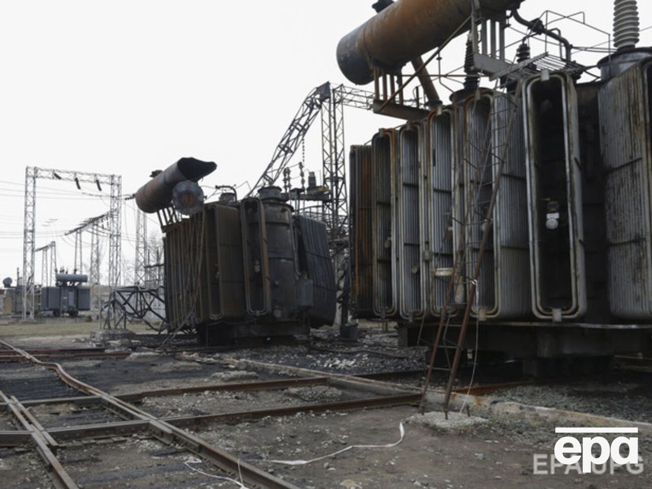 Электростанция в Счастье Луганской области после обстрелов боевиками