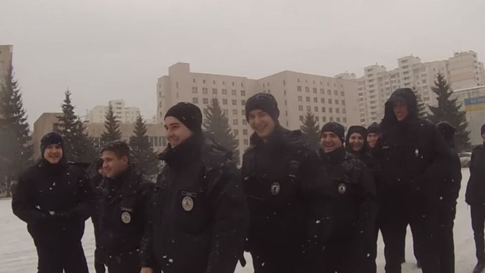 Патрульные записали поздравление с Новым годом