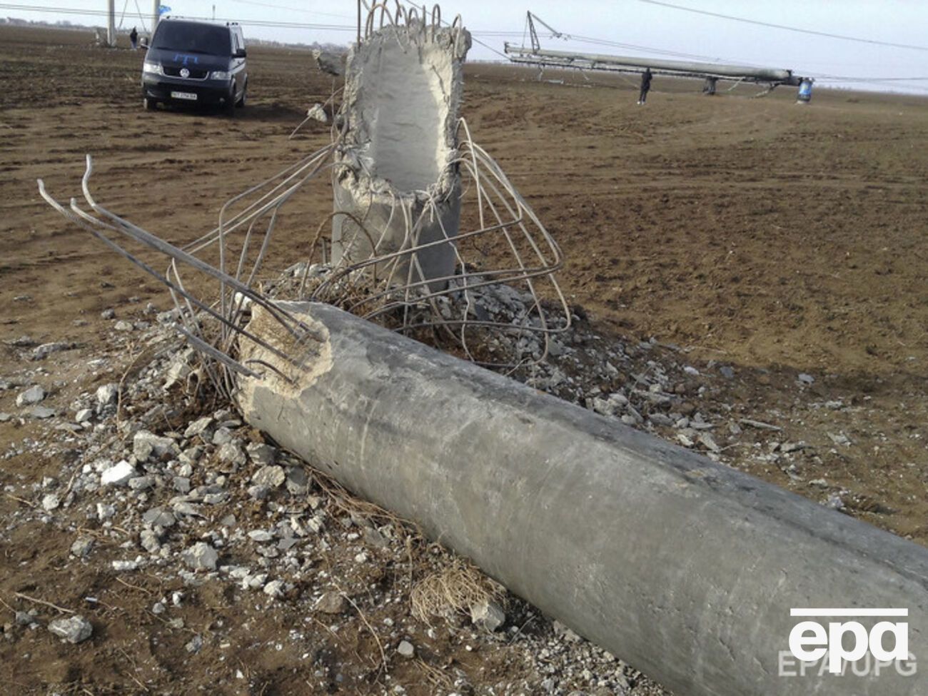 В "Укрэнерго" заявляют, что уже начали замену опоры