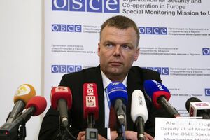 Хуг обвинил боевиков в нарушении Минских договоренностей