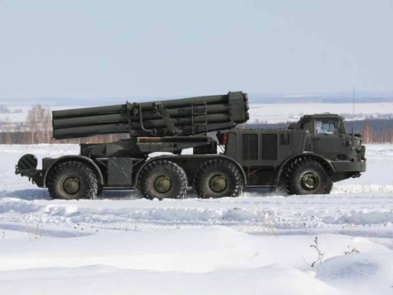 Боевики прячут на запрещенной Минскими соглашениями минометы, танки, САУ и 220-мм ракетные системы залпового огня "Ураган".