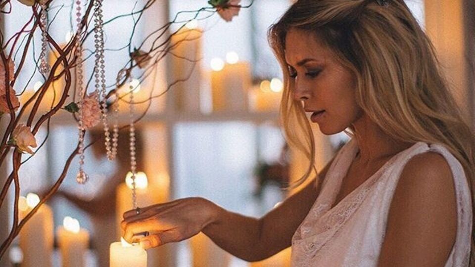 Брежнева: Счастливого Нового 2016 Года и потрясающего настроения на праздники!