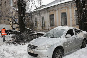 Харьковскую область продолжают спасать от последствий внезапного сильного снегопада