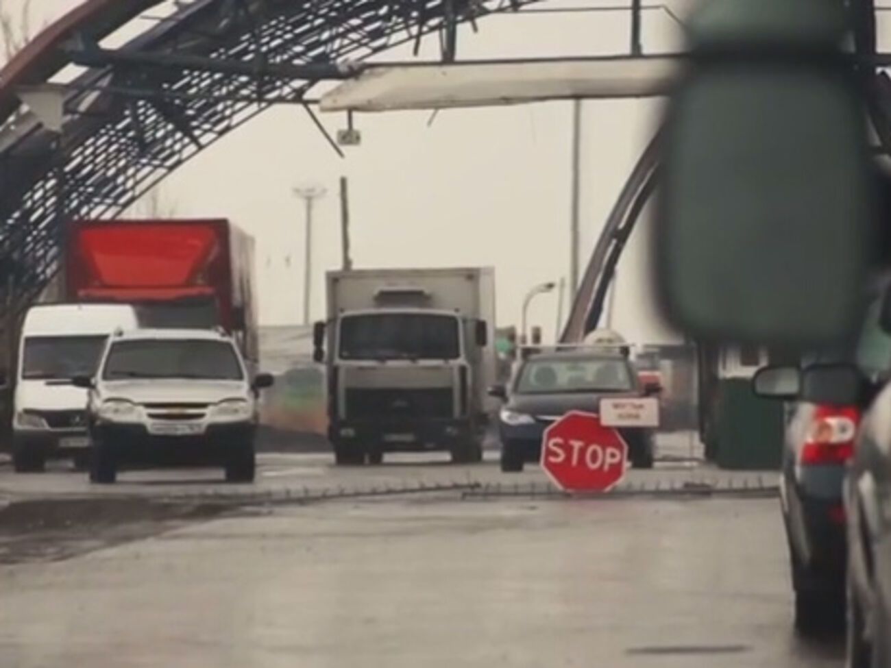 Боевики "ЛНР" отправляют в Россию тонны угля через границу