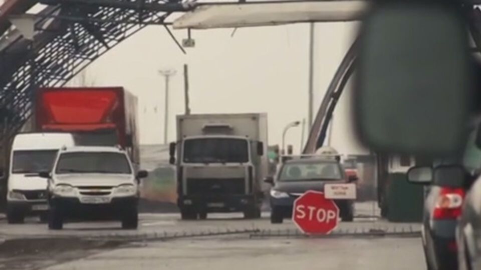 Боевики "ЛНР" отправляют в Россию тонны угля через границу