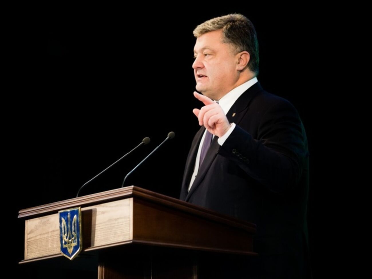 Президент поблагодарил волонтеров, которые в первые, самые тяжелые месяцы войны отдавали последнее