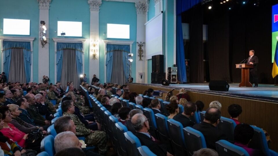 Порошенко рассчитывает на корректировку заложенных в госбюджет показателей финансирования Минобороны