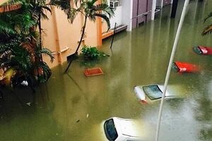 Мощное наводнение в Индии затопило улицы