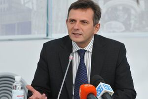 Олег Устенко: Минфин предлагает повысить НДС на лекарства с 7% до 20%. Это удар по пожилым людям