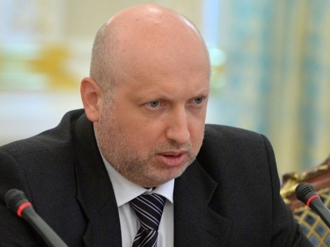 Турчинов: Залогом нашей независимости и свободы являются мощная армия и современное оружие