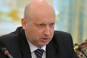 Турчинов: Залогом нашей независимости и свободы являются мощная армия и современное оружие
