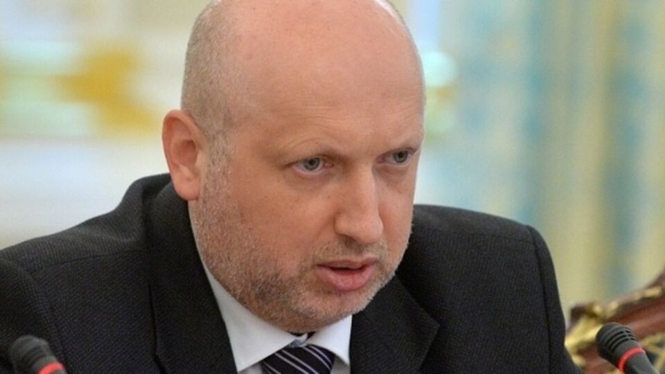 Турчинов: Залогом нашей независимости и свободы являются мощная армия и современное оружие