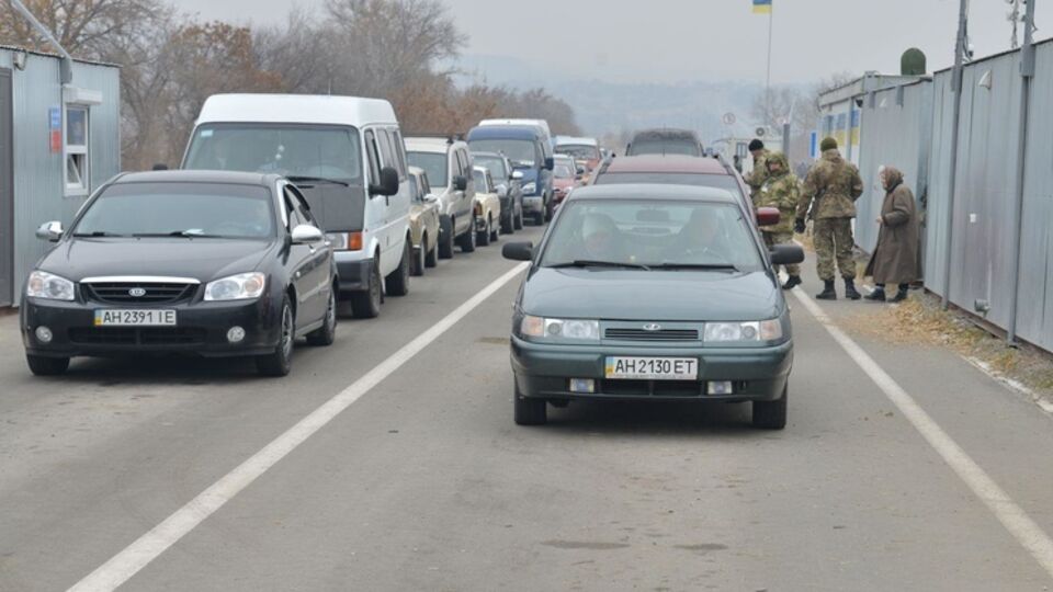 Движение на двух пунктах пропуска приостанавливалось на час