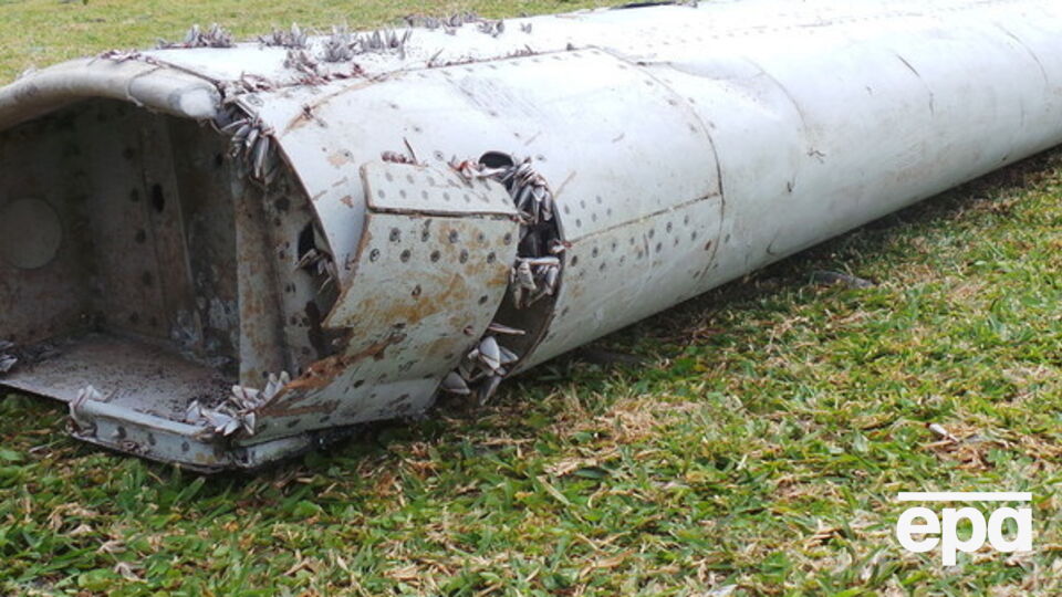 Фрагмент крыла Boeing 777, найденный на Реюньоне