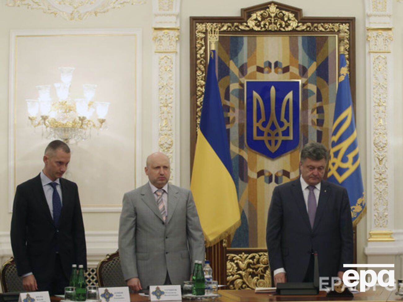 Ложкин (слева) официально зарабатывает больше, чем Порошенко