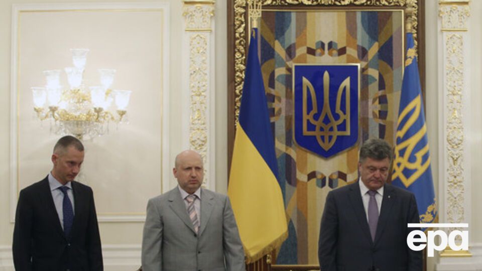 Ложкин (слева) официально зарабатывает больше, чем Порошенко