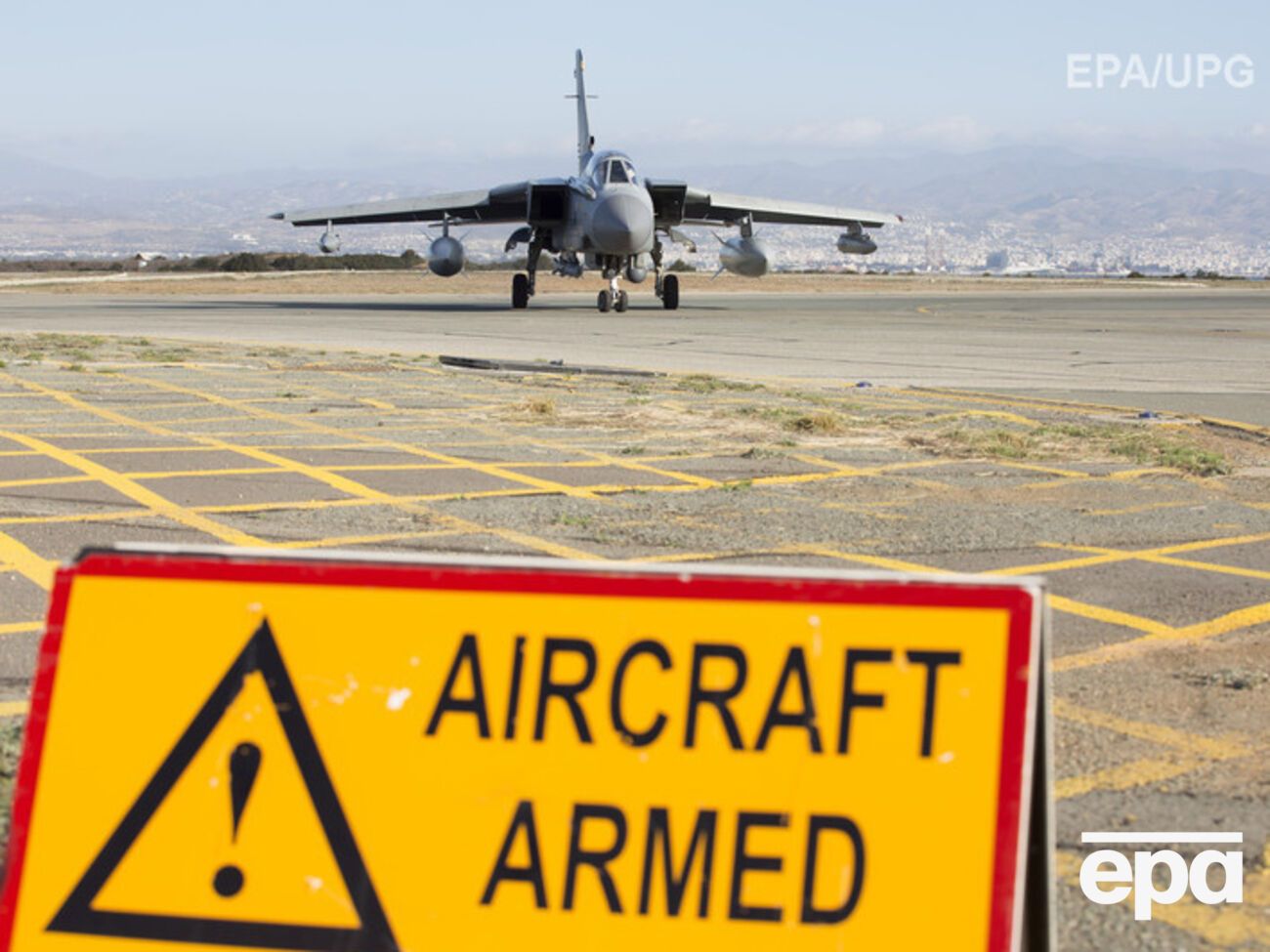 Королевские ВВС бомбят подконтрольные террористам месторождения нефти