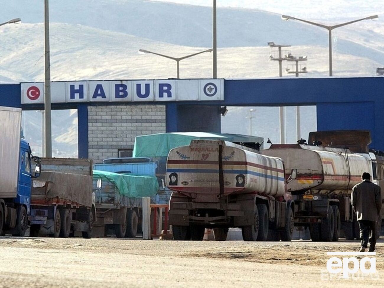 Кондрашов:&nbsp;Очереди из грузовиков на пункте пропуска Хабур не редкость, но до ИГИЛ оттуда сотни километров
