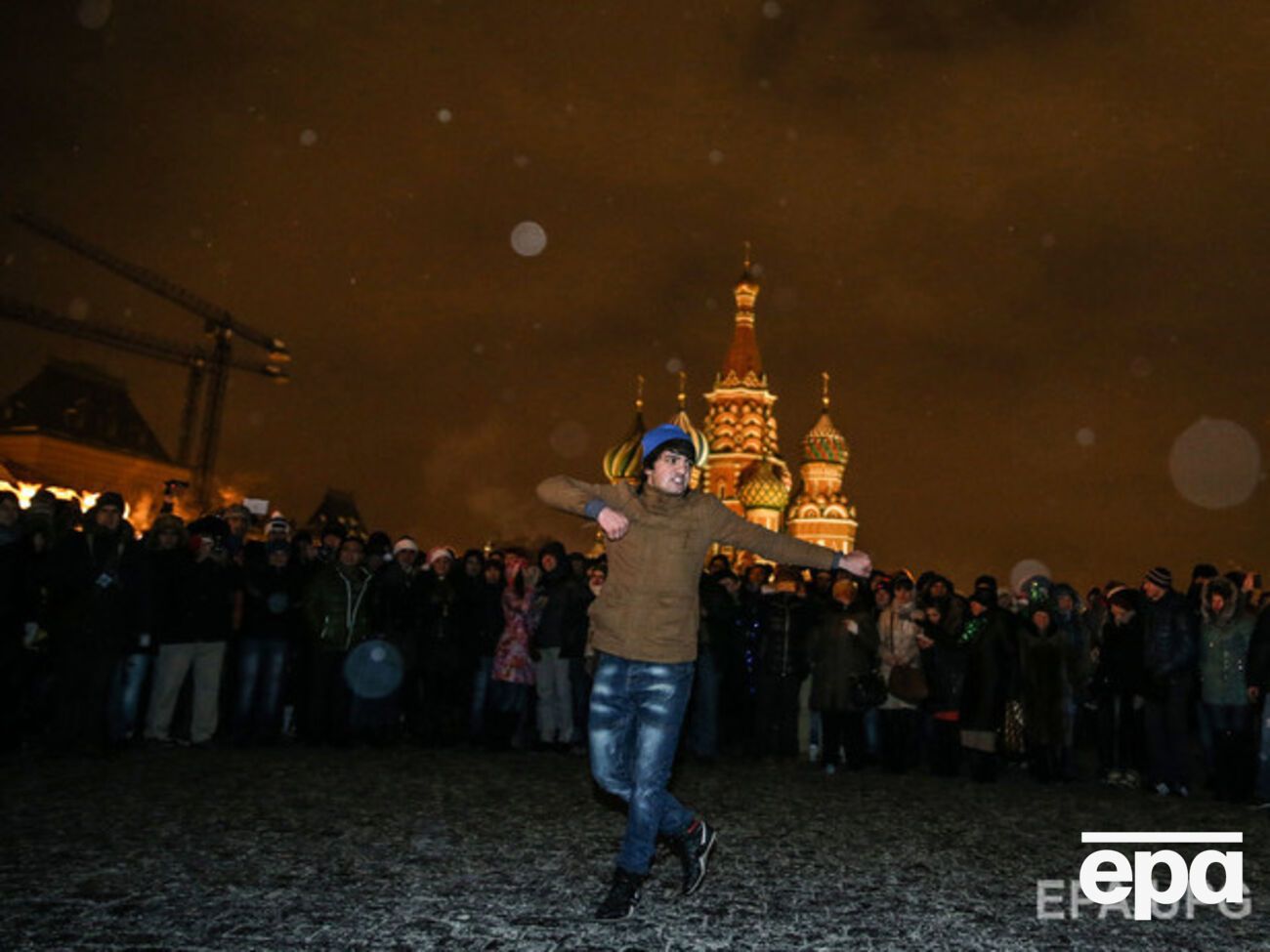 Россиянам рекомендуют отмечать новогодние праздники дома