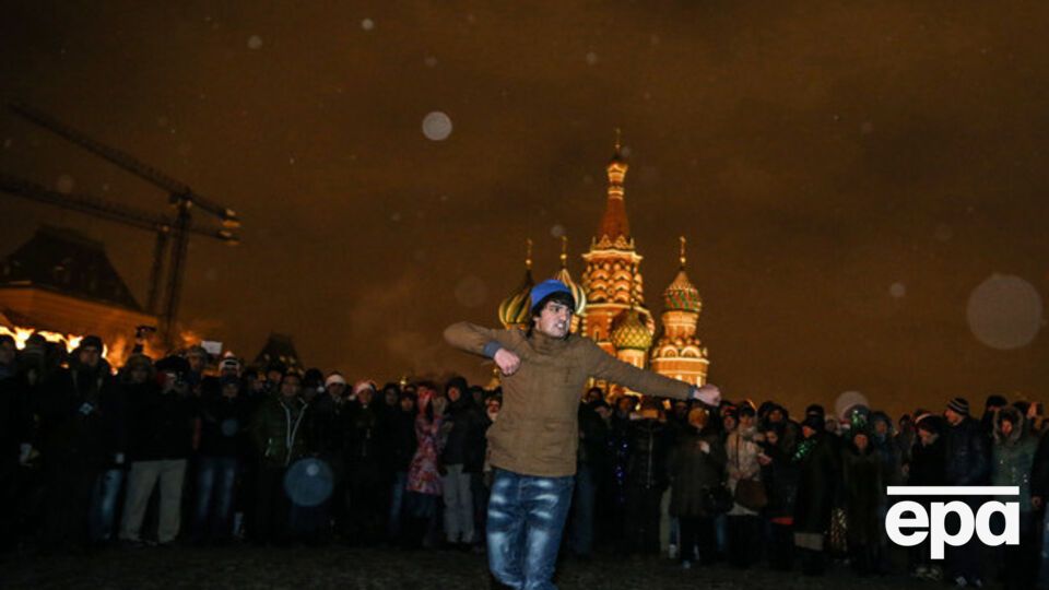 Россиянам рекомендуют отмечать новогодние праздники дома