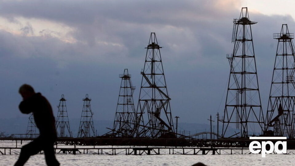 Возбуждено дело по факту пожара на нефтяной платформе в Каспийском море