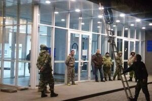 4 декабря здание горсовета взяла под охрану "Громадська варта"