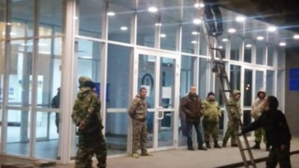 4 декабря здание горсовета взяла под охрану "Громадська варта"